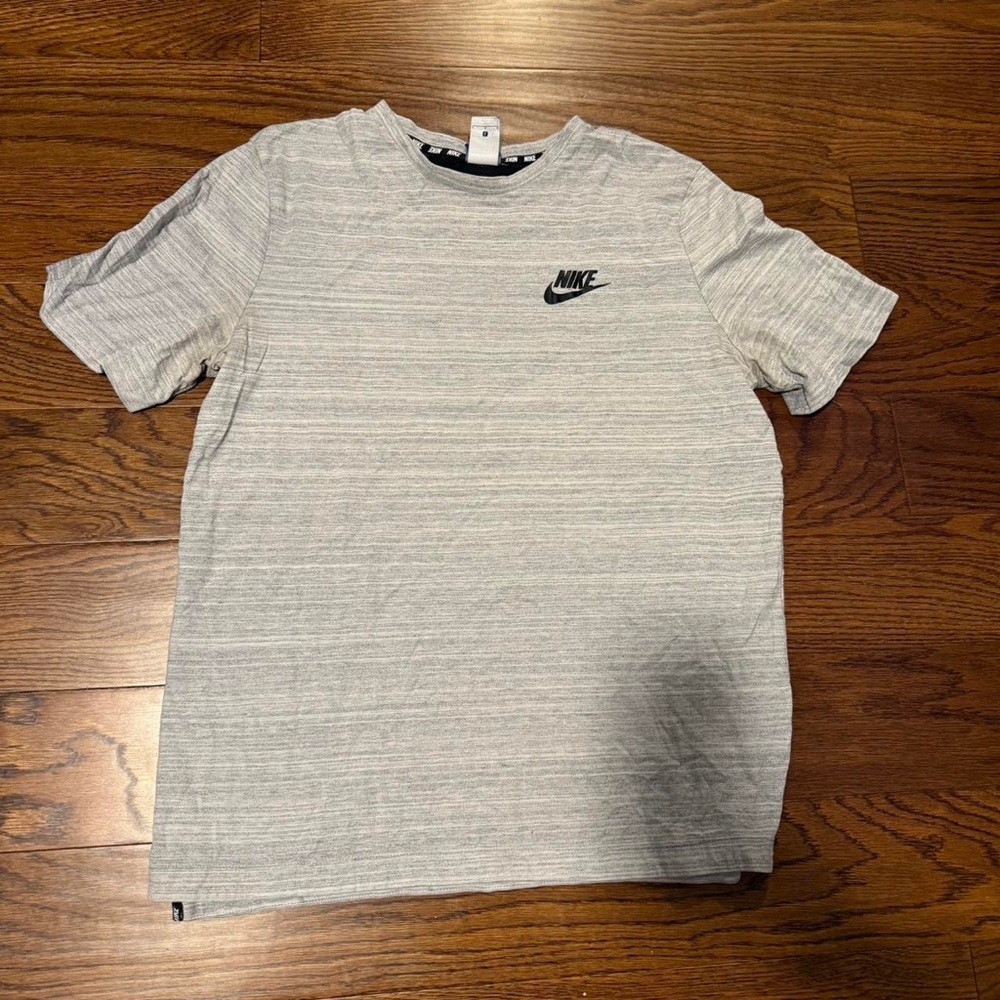 Nike Men's Gray Short Sleeve Tee